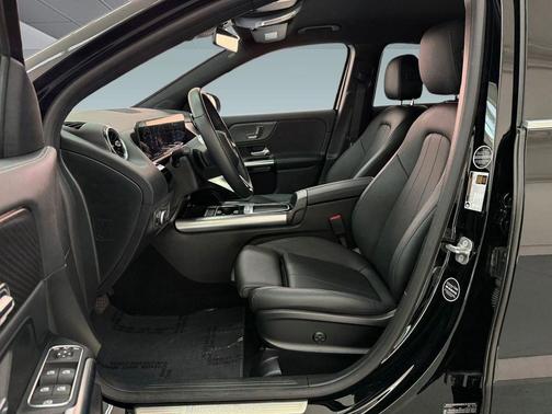 Night Black 2025 Mercedes-Benz GLA 250 4MATIC