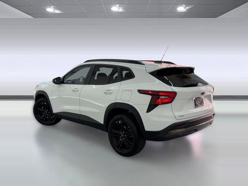 Summit White 2025 Chevrolet Trax FWD ACTIV