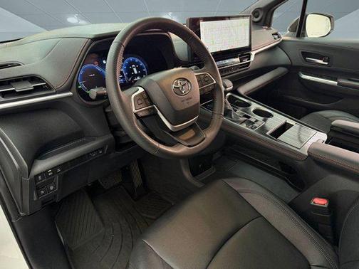 2025 Toyota Sienna XSE 7 Passenger