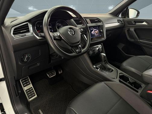 Pure White 2020 Volkswagen Tiguan 2.0T SE R-Line Black