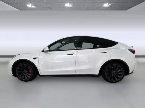 Pearl White Multi-Coat 2024 Tesla Model Y Performance Dual Motor All-Wheel Drive
