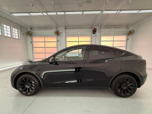 2022 Tesla Model Y Long Range Dual Motor All-Wheel Drive