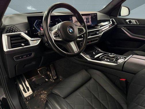 Black Sapphire Metallic 2024 BMW X7 xDrive40i