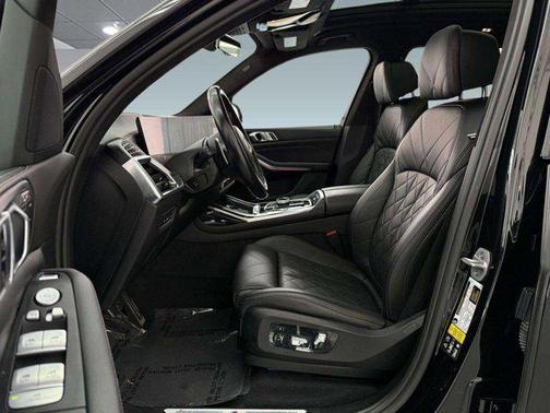 Black Sapphire Metallic 2024 BMW X7 xDrive40i