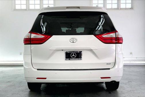 2017 Toyota Sienna XLE