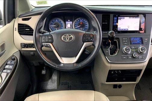2017 Toyota Sienna XLE
