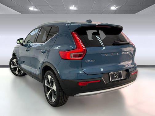 2025 Volvo XC40 B5 Plus Bright Theme