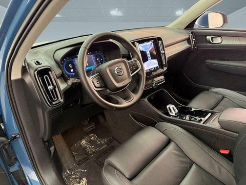 2025 Volvo XC40 B5 Plus Bright Theme