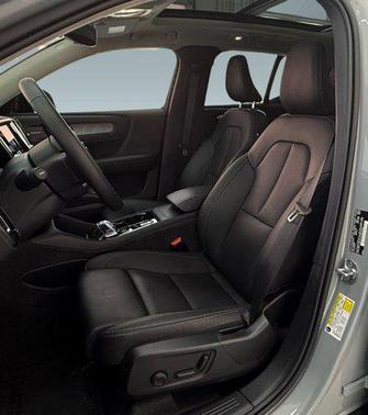 2024 Volvo XC40 B5 Plus Dark Theme