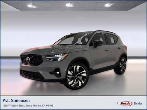 2024 Volvo XC40 B5 Plus Dark Theme