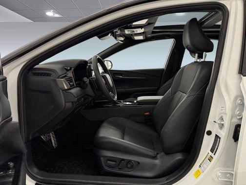 Wind Chill Pearl w/Midnight Black Metallic Roof 2026 Toyota Camry XSE