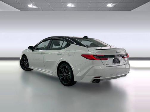 Wind Chill Pearl w/Midnight Black Metallic Roof 2026 Toyota Camry XSE