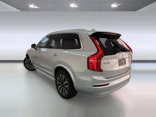 2022 Volvo XC90 T6 Momentum