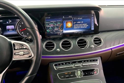 Photo 5 of 34 of 2019 Mercedes-Benz E-Class E 300