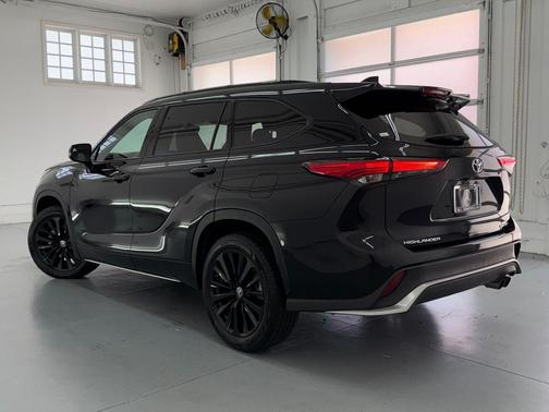 Celestial Silver Metallic 2021 Toyota Highlander Limited