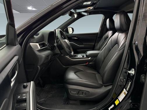Celestial Silver Metallic 2021 Toyota Highlander Limited