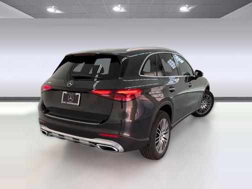 Graphite Grey Metallic 2026 Mercedes-Benz GLC 300 Base