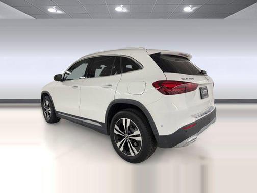 Polar White 2025 Mercedes-Benz GLA 250 4MATIC
