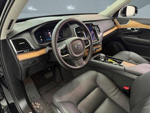 2025 Volvo XC90 B6 Plus 7-Seater