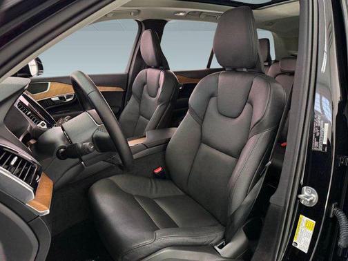 2025 Volvo XC90 B6 Plus 7-Seater