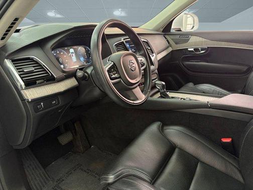 2022 Volvo XC90 T6 Inscription