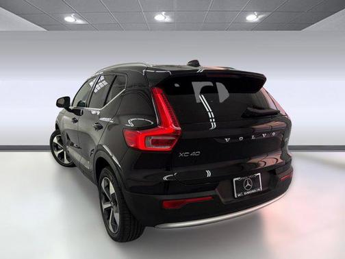 2025 Volvo XC40 B5 Plus Bright Theme