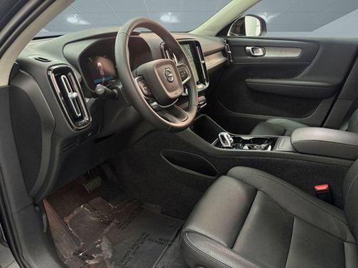 2025 Volvo XC40 B5 Plus Bright Theme