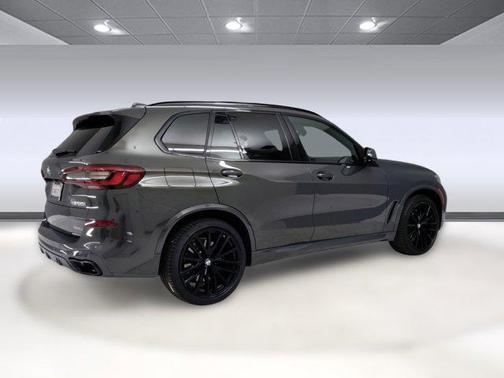2022 BMW X5 M50i