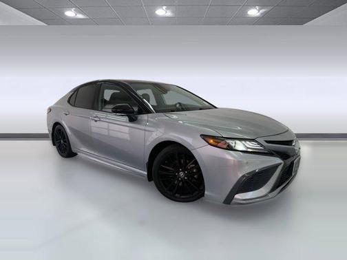 Celestial Silver Metallic/Midnight Black Metallic 2022 Toyota Camry XSE