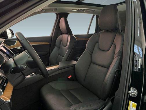 2025 Volvo XC90 B6 Plus 7-Seater