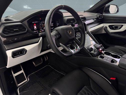 White 2024 Lamborghini Urus S