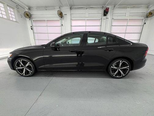 2025 Volvo S60 B5 Plus