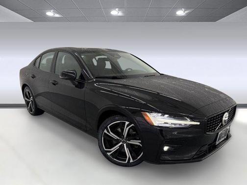 2025 Volvo S60 B5 Plus