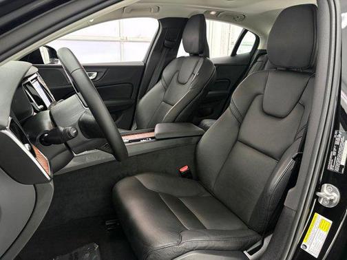 2025 Volvo S60 B5 Plus