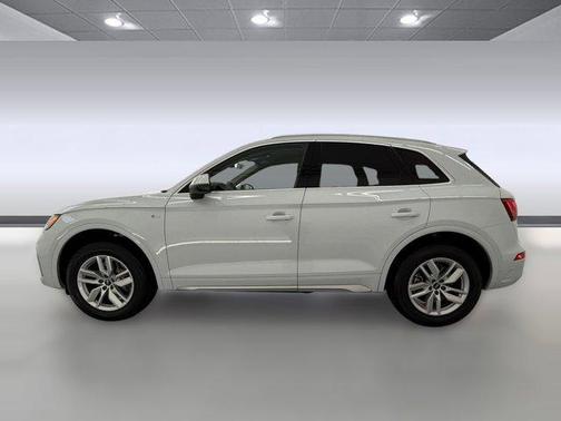 Glacier White Metallic 2022 Audi Q5 45 S line Premium