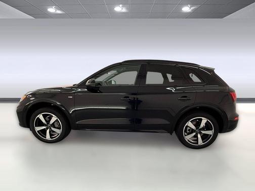 Mythos Black Metallic 2022 Audi Q5 45 S line Premium Plus