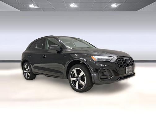 Mythos Black Metallic 2022 Audi Q5 45 S line Premium Plus