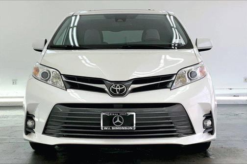 2020 Toyota Sienna XLE