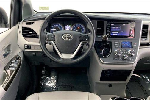 2020 Toyota Sienna XLE