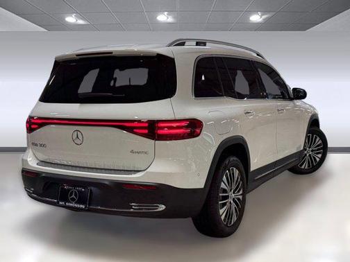 2025 Mercedes-Benz EQB 300 4MATIC