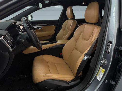 2018 Volvo S90 T5 Momentum