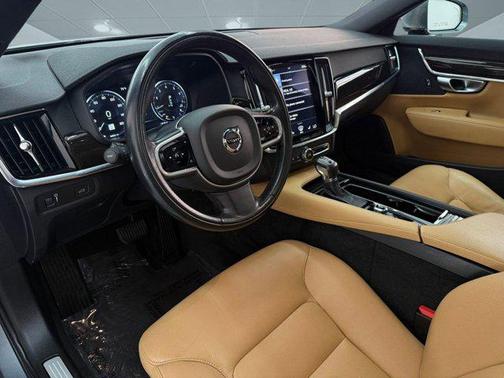 2018 Volvo S90 T5 Momentum