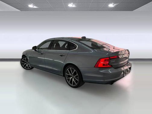 2018 Volvo S90 T5 Momentum