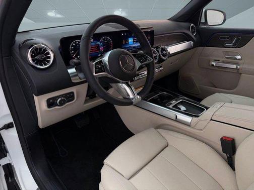 Polar White 2026 Mercedes-Benz GLB 250 4MATIC