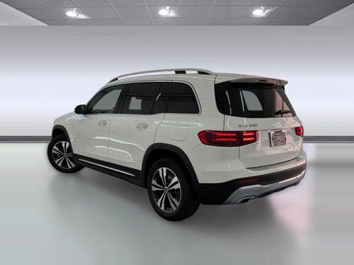 Polar White 2026 Mercedes-Benz GLB 250 4MATIC