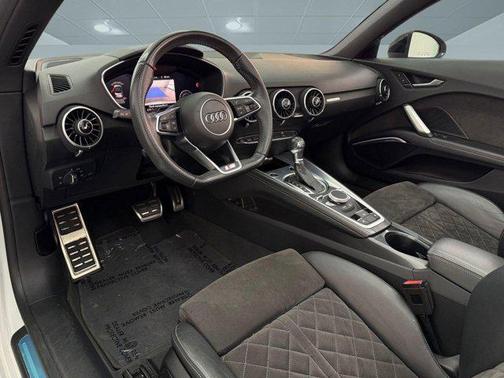 Glacier White Metallic/Black Roof 2019 Audi TT 45