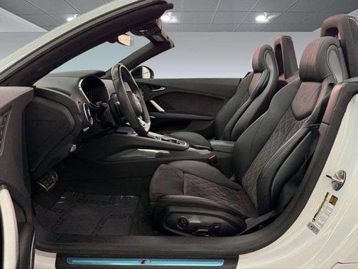 Glacier White Metallic/Black Roof 2019 Audi TT 45