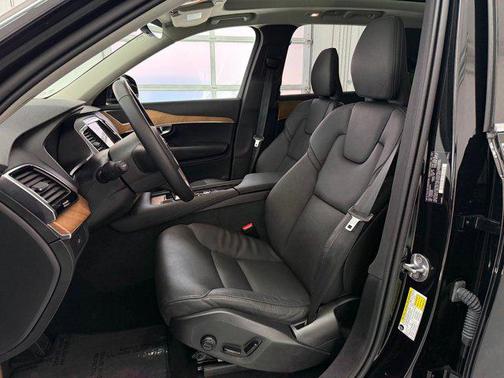 2025 Volvo XC90 B6 Plus 7-Seater