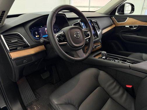 2025 Volvo XC90 B6 Plus 7-Seater
