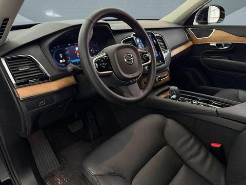 2025 Volvo XC90 B6 Plus 7-Seater